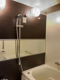 浴室　1418サイズ浴室はワイドミラー、カラリ床、フルオートバス、浴室換気乾燥機付