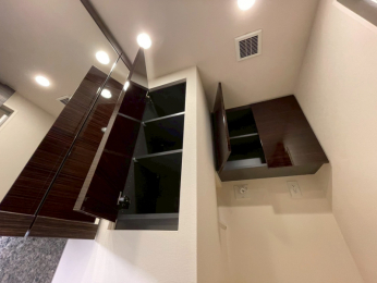 �@���ʉ��ϑ�e�̃j�b�`�E�h���p���㕔�݌ˁi��OPEN�j