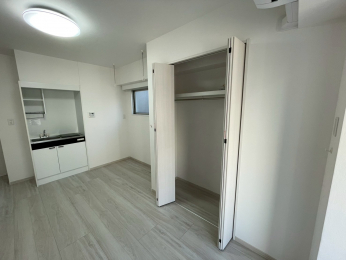 �@�N���[�[�b�g�i�܌�OPEN�j