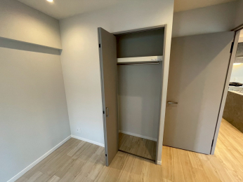 �@�m���̃N���[�[�b�g�i�܌�OPEN�j