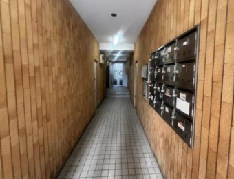 �@1�K�W���X�֎󂯑O