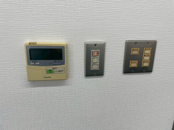 �@�G�A�R������p�l���E�Ɩ��X�C�b�`