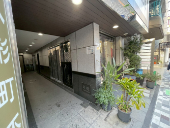 �@�r������