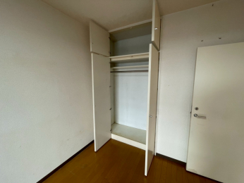 �@�m���i��7.5���j�̃N���[�[�b�g�i������̍H���O�j