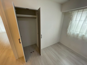 �@�m���i��5.4���j�̃N���[�[�b�g�i��OPEN�j
