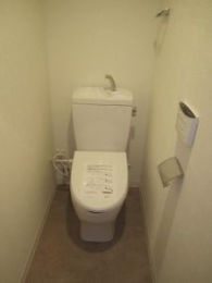 　温水洗浄便座付トイレ