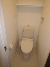 　温水洗浄便座付トイレ・上部棚